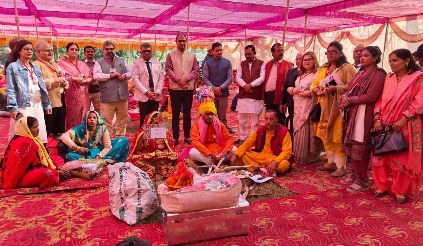 Hardoi : हरदोई में वरदान ट्रस्ट के सामूहिक विवाह समारोह में 35 जोड़ों का हुआ नवबंधन, न्यायमूर्ति, एसपी ने दी शुभकामनाएं, स्मारिका का विचोमन भी हुआ