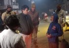 Hathras : शीतलहर में जिलाधिकारी ने रात्रि निरीक्षण किया, अलाव और रैन बसेरों की व्यवस्था जांची
