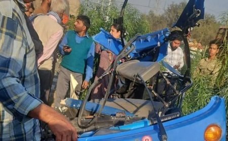 शादी की रस्मों से लौटते परिवार पर टूटा दु:खों का पहाड़, मुरादाबाद के कटघर में रोडवेज बस की टेंपो से टक्कर से 6 की मौत, 5 गंभीर रूप से घायल।