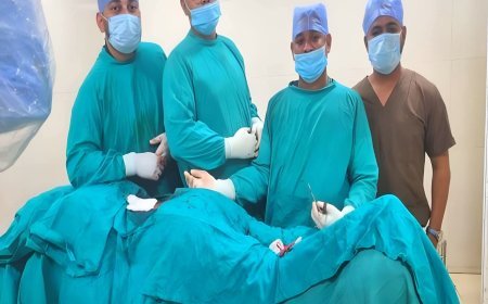 Hardoi : मेडिकल कॉलेज में जटिल रीढ़ सर्जरी से महिला को मिली नई जिंदगी, डॉक्टर विनीश वर्मा की टीम ने किया कमाल