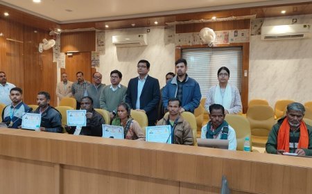 Hardoi: विश्व दिव्यांग दिवस पर हरदोई में दिव्यांगजनों को पेंशन, सहायक उपकरण एवं प्रशस्ति-पत्र वितरित। 