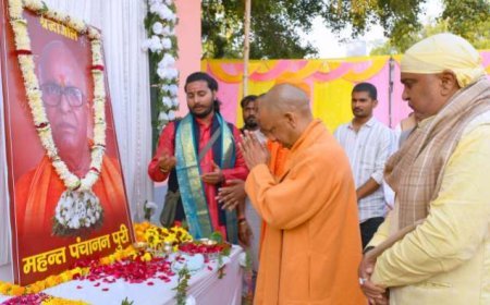 Lucknow : मुख्यमंत्री योगी आदित्यनाथ ने गोरखपुर के चचैराम मठ में दिवंगत महंत पंचानन पुरी को श्रद्धांजलि दी