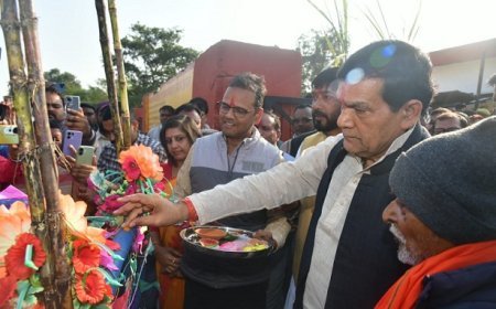 Lucknow: अच्छी खबर! घोसी की किसान चीनी मिल शुरू, मंत्री ए.के. शर्मा ने विधिवत पूजन-अर्चन कर किया शुभारंभ, इस बार 18 लाख कुंतल पेराई का लक्ष्य। 