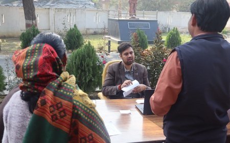 Hardoi: जिलाधिकारी अनुनय झा ने जन सुनवाई में सुनी 47 शिकायतें, त्वरित निस्तारण के दिए निर्देश। 