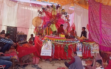 Sitapur : मिश्रित कस्बे में ब्रह्मदेव स्थान पर सात दिवसीय भागवत कथा का आयोजन जोरों पर