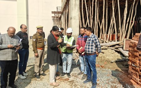 Hardoi : मुख्य विकास अधिकारी ने राजकीय मेडिकल कॉलेज में बन रहे 50 बेड ट्रॉमा सेंटर का औचक निरीक्षण किया