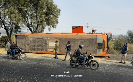Rae Bareli : रायबरेली में तेज रफ्तार बस पलटी, छह यात्री घायल