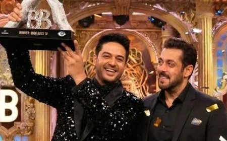 Bigg Boss 19 का धमाकेदार ग्रैंड फिनाले- गौरव खन्ना ने ट्रॉफी पर किया कब्जा, फरहाना भट्ट रहीं रनर-अप, 50 लाख का इनाम जीता। 