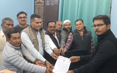 Sambhal: भाकियू अराजनैतिक ने बिजली समस्या को लेकर सौंपा ज्ञापन, 13 दिसंबर से धरने की चेतावनी।