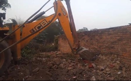 Gonda : बालाजी मंदिर सौंदर्यीकरण में गरीब परिवारों के घर हटाने का विवाद, एसडीएम को शिकायत