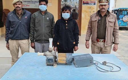 Hardoi: सांड़ी थाने में स्कूल से मोटर पंप और ई-रिक्शा चार्जर चोरी के दो आरोपी गिरफ्तार। 