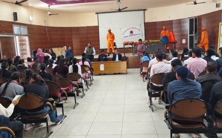 Hapur : एनडीआरएफ ने कॉलेज में शुरू किया फैमेक्स कार्यक्रम, छात्रों को सिखाईं आपदा से बचने की तकनीकें