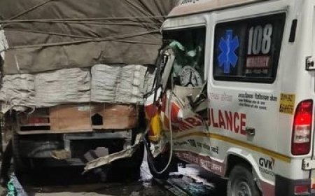 Barabanki : खड़े ट्रेलर से टकराई एम्बुलेंस, चालक की मौके पर मौत