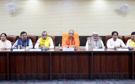 Lucknow : आजमगढ़, वाराणसी व बरेली में मतदाता पुनरीक्षण अभियान को लेकर मुख्यमंत्री योगी ने जनप्रतिनिधियों से किया सीधा संवाद