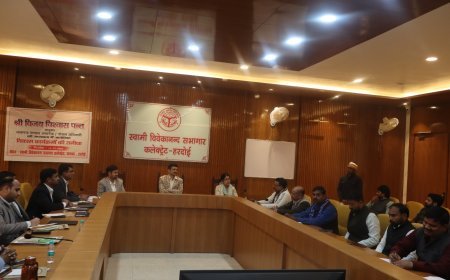 Hardoi : हरदोई में राजनीतिक दलों के साथ मतदाता सूची के विशेष सघन पुनरीक्षण पर आयुक्त ने की बैठक