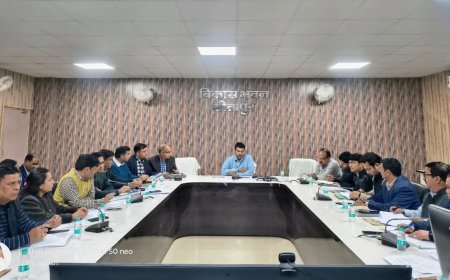 Sitapur : सीतापुर में जिलाधिकारी की अध्यक्षता में मुख्यमंत्री डैशबोर्ड पर विकास कार्यों की समीक्षा