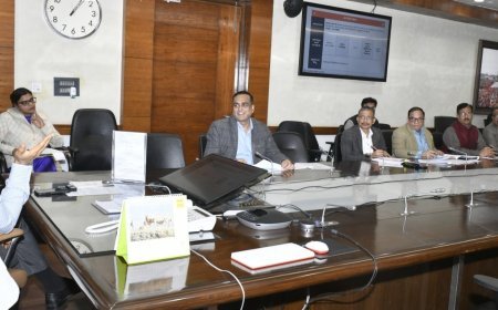 Lucknow : मुख्य सचिव की अगुवाई में सड़क परियोजनाओं के लिए पीसीयू शिथिलीकरण पर मुहर, 71,192 लाख रुपये की 14 योजनाओं को मंजूरी