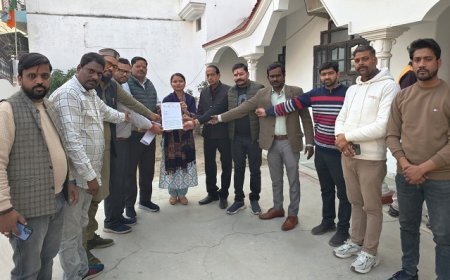 Hardoi: ग्रामीण पत्रकार एसोसिएशन ने मान्यता व आयोग गठन की मांग विधायक अलका सिंह के जरिए मुख्यमंत्री से की। 