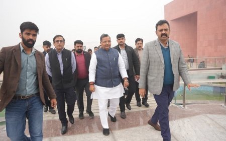 Lucknow: उ0प्र0 के पर्यटन एवं संस्कृति मंत्री जयवीर सिंह ने किया राष्ट्र प्रेरणा स्थल का निरीक्षण। 