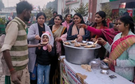 Hardoi : नन्ही नंदिनी ने सेवा और संवेदना के साथ मनाया जन्मदिन, बेसहारा लोगों में बांटी खुशियां 