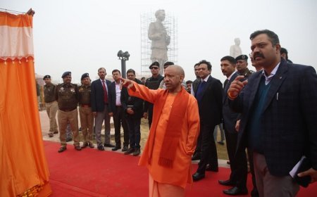 Lucknow: मुख्यमंत्री योगी आदित्यनाथ ने राष्ट्र प्रेरणा स्थल के उद्घाटन समारोह की तैयारियों का किया निरीक्षण, दिए जरूरी दिशा निर्देश। 