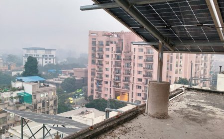 Lucknow : लखनऊ की सोसाइटी में सोलर रूफटॉप प्लांट लगा, बिजली बिल में हजारों रुपये की बचत