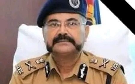 Lucknow: लखनऊ ने दिल्ली की 'फ़ाइल' को कुर्सी पर बिठाया- पूर्व डीजीपी प्रशांत कुमार बने उत्तर प्रदेश शिक्षा सेवा चयन आयोग के अध्यक्ष। 