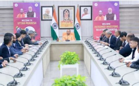 Lucknow : मुख्यमंत्री से देश-विदेश की प्रतिष्ठित कम्पनियों से जुड़े प्रोफेशनल्स ने भेंट की,उ0प्र0 में निवेश की सम्भावनाओं, औद्योगिक वातावरण और भविष्य की विकास योजनाओं पर विस्तृत संवाद