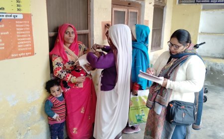 Hathras : रूदायन में बच्चों को पिलाई जिंदगी की दो बूंद