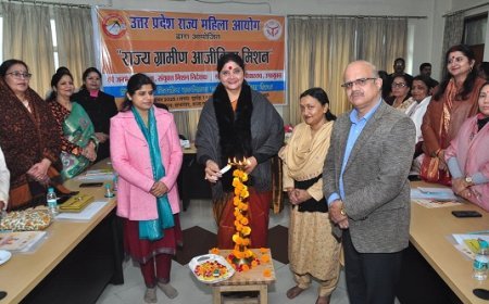 Lucknow: महिलाओं को आत्मनिर्भर बनाने की दिशा में उ.प्र. राज्य महिला आयोग की पहल, आजीविका योजनाओं पर हुई कार्यशाला। 