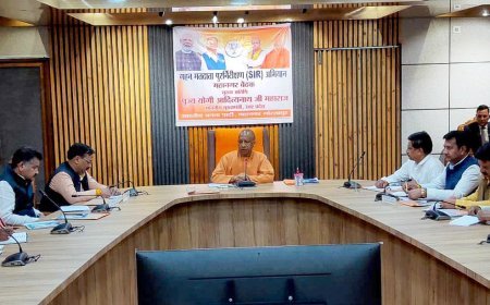 Gorakhpur : SIR अभियान को लेकर सीएम योगी आदित्यनाथ ने की पार्टी कार्यकर्ताओं के साथ बैठक, कहा- SIR में शत प्रतिशत योगदान दें भाजपा कार्यकर्ता