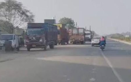 Lucknow : लखनऊ-सीतापुर हाईवे पर घने कोहरे में खड़े वाहनों से हादसों का खतरा बढ़ा