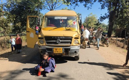 Baitul : बैतूल में फीस न देने पर स्कूल बस में नहीं बिठाया, पांचवीं की छात्रा ने सड़क जाम किया