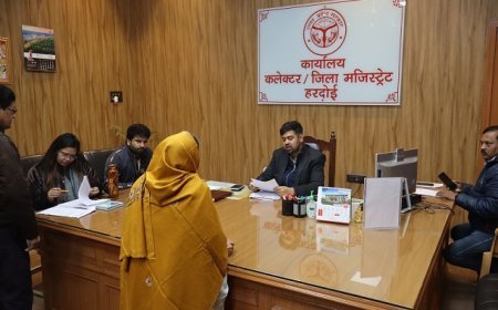 Hardoi: जिलाधिकारी अनुनय झा ने जन सुनवाई में सुनी 84 शिकायतें, त्वरित निस्तारण के दिए निर्देश। 