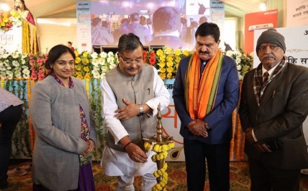 Lucknow: अटल जी की जयंती के उपलक्ष्य में गोमती रिवर फ्रंट पर आयोजित 'संगम संस्कृतियों का' कार्यक्रम का पर्यटन मंत्री जयवीर सिंह ने शुभारंभ किया। 