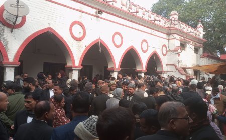 Ayodhya : फैजाबाद बार एसोसिएशन अयोध्या का वार्षिक चुनाव  6 जनवरी को होगा, 12 पदों के लिए 45 प्रत्याशियों ने  अपने समर्थकों के साथ पर्चा  दाखिल किया