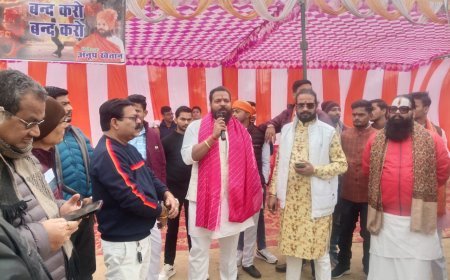 Sitapur : सीतापुर में बांग्लादेश में हिंदुओं पर अत्याचार के विरोध में प्रदर्शन