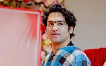 बागेश्वर धाम के पंडित धीरेंद्र कृष्ण शास्त्री की हिंदुओं को कड़ी चेतावनी: एकजुट न हुए तो भारत के चौराहों पर बांग्लादेश जैसे हालात देखने को मिलेंगे। 