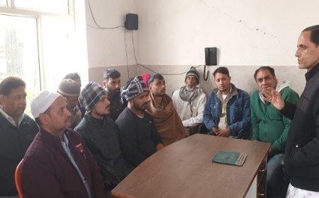 Sambhal: अलाव-कंबल नहीं, मंदिर-मस्जिद की राजनीति कर रही सरकार, कुत्तों की गणना के आदेश पर सपा का विरोध। 