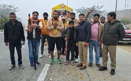 Hapur: गाय को राष्ट्र माता घोषित करने की मांग: कांवड़िया कमल की हरिद्वार से काशी तक विशेष कांवड़ यात्रा हापुड़ पहुंची। 