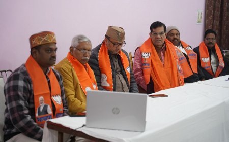 Lucknow: तुलसी उद्यान (वाराणसी) में प्रधानमंत्री नरेंद्र मोदी के ‘मन की बात’ कार्यक्रम का हुआ सामूहिक श्रवण। 