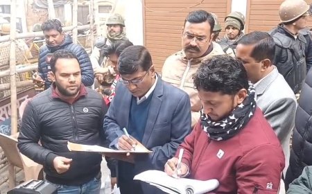 Sambhal: जामा मस्जिद से सटे कब्रिस्तान क्षेत्र की पैमाइश, 22 मकान व दुकानें कब्जे में चिन्हित। 