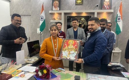 बाराबंकी की होनहार बेटी पूजा पाल को डीएम ने किया सम्मानित: राष्ट्रपति से प्रधानमंत्री बाल पुरस्कार प्राप्त कर लौटीं, युवाओं के लिए बनीं प्रेरणा स्रोत। 