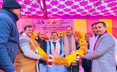 Hardoi: सवायजपुर में अटल बिहारी वाजपेयी की स्मृति में भव्य सम्मेलन संपन्न। 