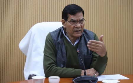 Lucknow: ऊर्जा मंत्री ए के शर्मा ने 50 से अधिक शिविरों से वर्चुअल संवाद कर उपभोक्ताओं की समस्याएं सुनीं। 