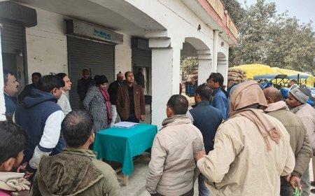 Barabanki: धान क्रय केंद्र का उपजिलाधिकारी सदर ने किया निरीक्षण, दिए आवश्यक दिशा- निर्देश। 