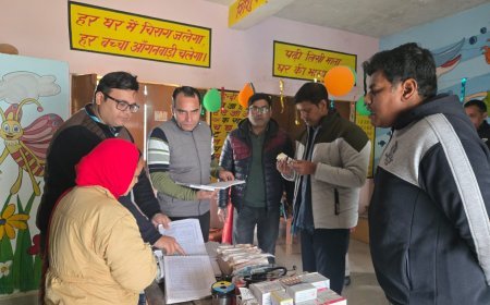 Sitapur : डीएम ने वीएचएसएनडी सत्र का औचक निरीक्षण किया, लापरवाही पर सख्त कार्रवाई के दिए निर्देश