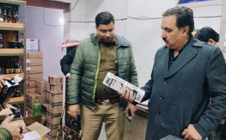 Hathras : नववर्ष के मद्देनजर आबकारी, राजस्व और पुलिस की संयुक्त टीम ने मदिरा दुकानों व होटलों का किया औचक निरीक्षण
