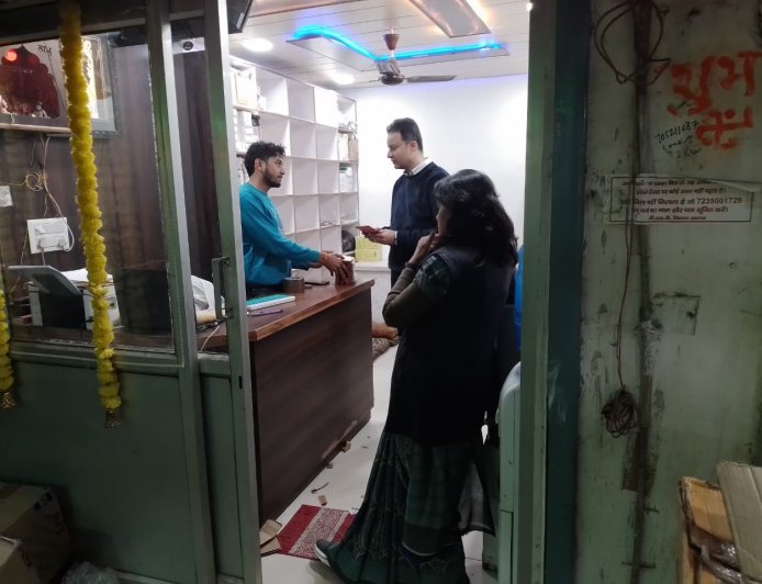 Agra : आगरा में कोडीन सिरप के दुरुपयोग पर औषधि विभाग की कार्रवाई