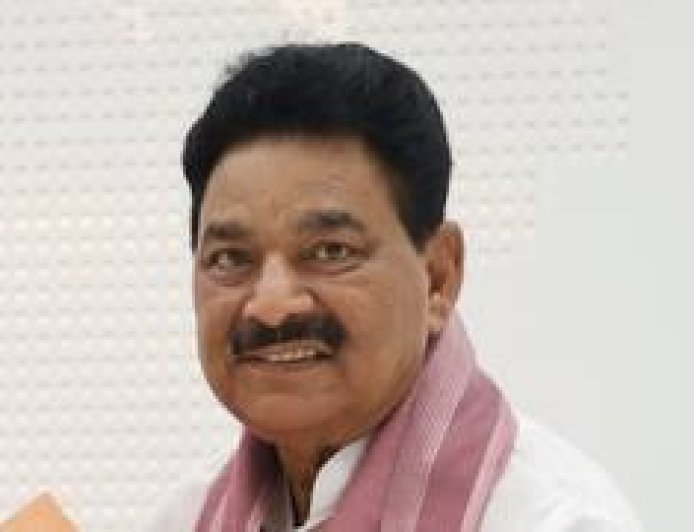 Ballia : पूर्व कैबिनेट मंत्री नारद राय को न्यायालय ने लिया चार घंटे अंडर कस्टडी कोर्ट ,फिर रिहा का दिया आदेश